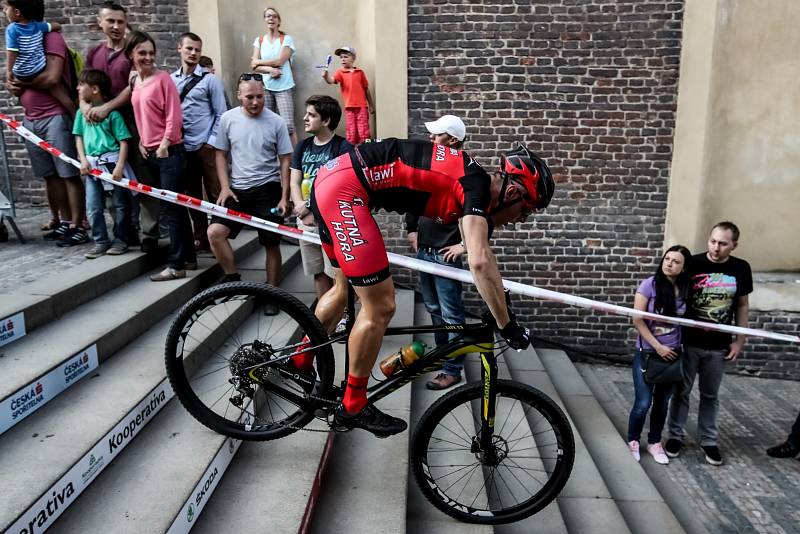 Tradiční cyklistický závod Pražské schody proběhl 17. května na pražské Malé Straně.