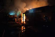 V Komořanech hořela v sobotu 5. května 2024 večer garáž.