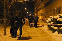 Pražští policisté i kriminalisté zasahovali v sobotu 17. prosince 2022 večer v ulicích Novodvorská a Jílovská v Praze 4.  Na snímku Jílovská ulice, kde byl podezřelý zastřelen.
