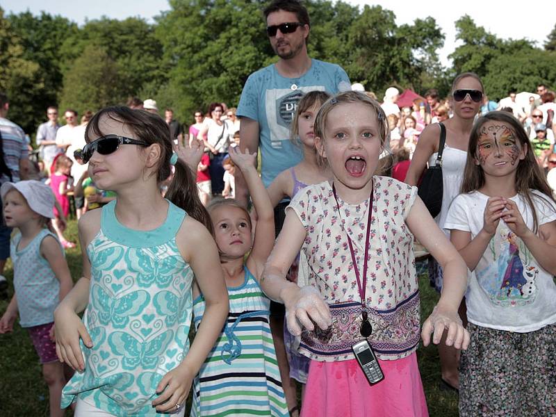 Největší rodinný festival v ČR Kašpárkohraní – hudba, divadlo, hry se konal v Letenských sadech.