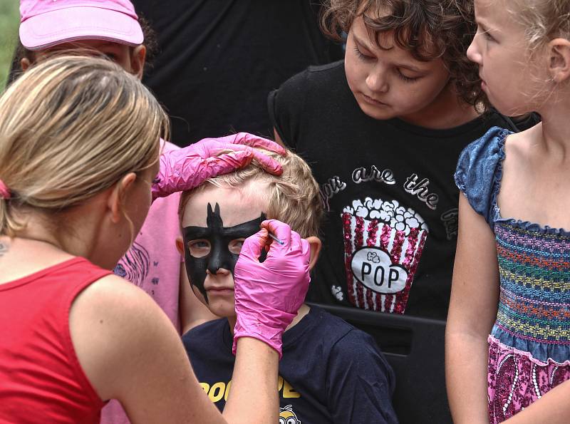 Největší český rodinný festival Kašpárkohraní oslavil 10. narozeniny v Oboře Hvězda.