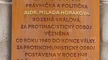 Odhalení pamětní desky právničky a političky Milady Horákové.