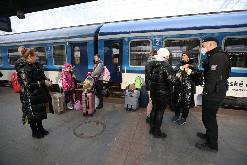 Vlak s uprchlíky z Ukrajiny na Hlavním nádraží v Praze.