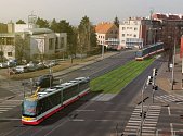 Tramvajová trať z Kobylis do Bohnic. Kobyliské náměstí.