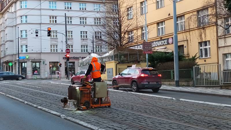 V okolí Olšanského náměstí se už dlouho pilně pracuje.