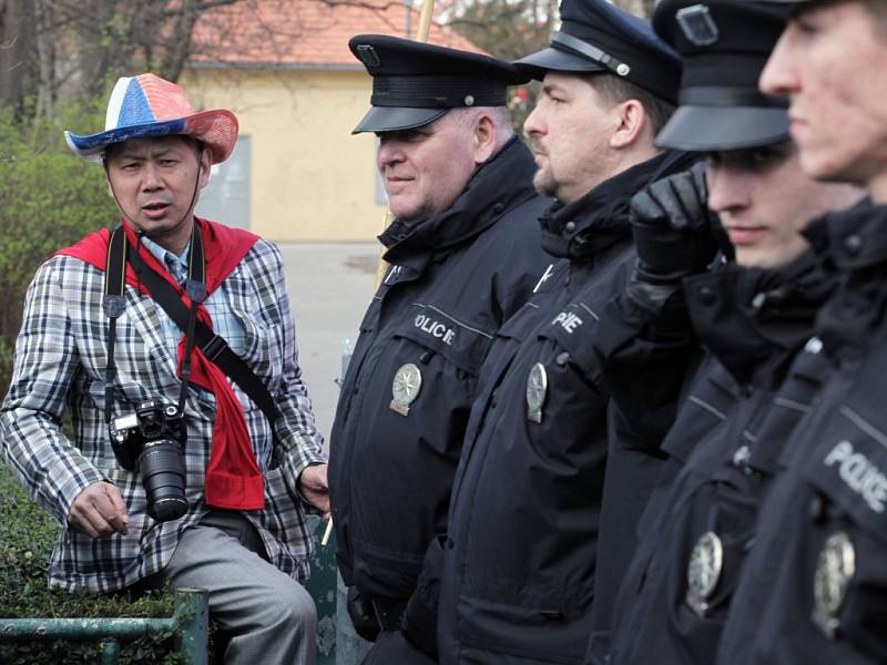 Demonstrace proti čínské lidskoprávní politice v parku Kampa.