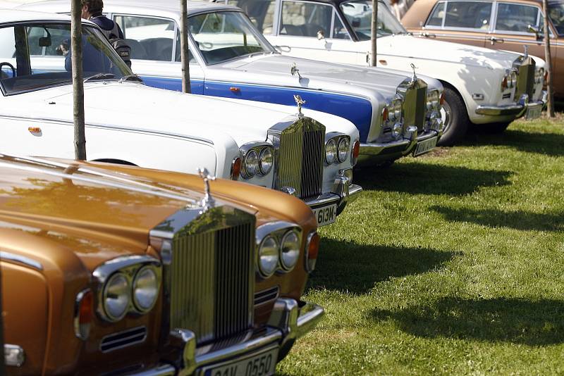 Rolls-Royce Silver Shadow.