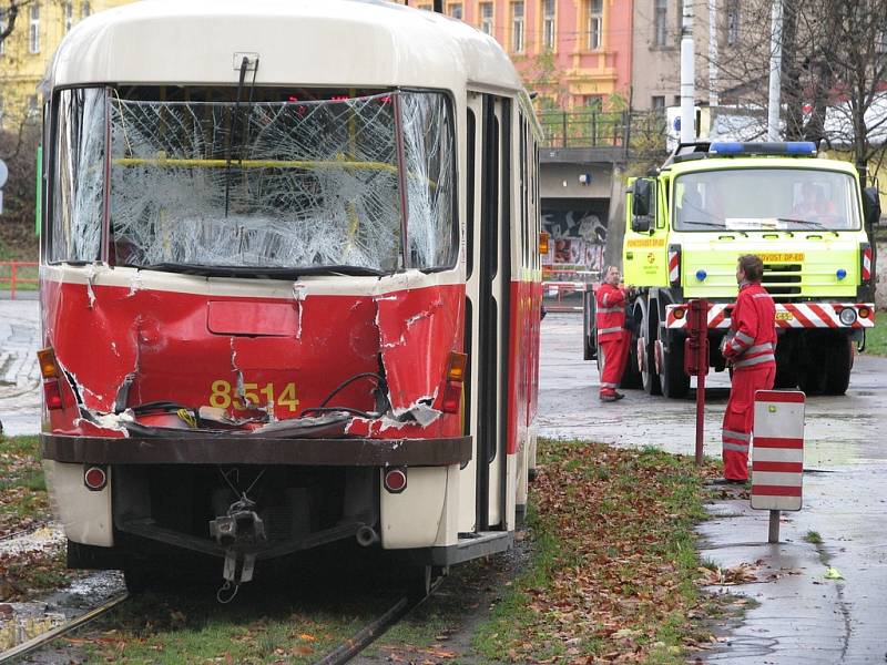 Tramvaje se srazily v obratišti, takže naštěstí nikdo nebyl zraněn.