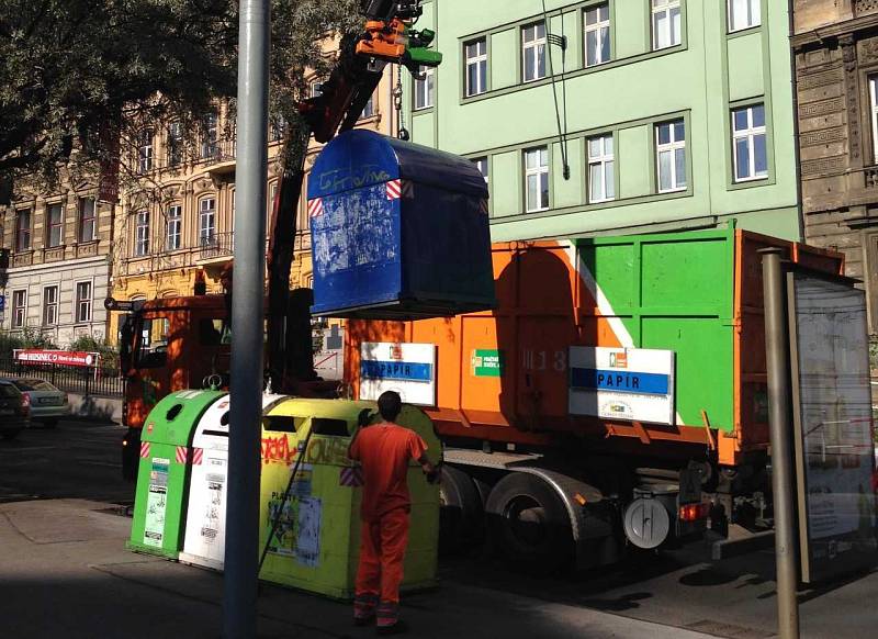 Pražské služby vyvracejí mýty o třídění odpadu v hlavním městě v reakci o rozšíření videa z hlavního nádraží.