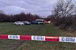 V Čakovicích v lese byla nalezena tři mrtvá těla