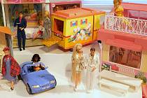 Zahájení výstavy panenek Barbie s podtitulem 3000 panenek na jednom místě aneb, jak šel s Barbie čas.
