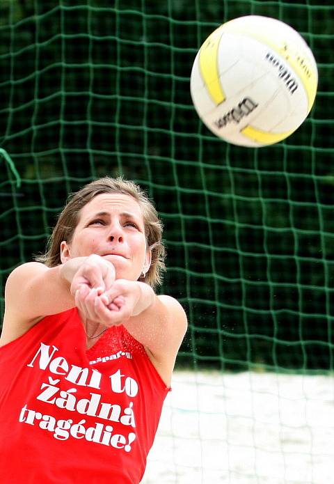 Divadelní turnaj Beachvolejbal Teatro Cup v úterý 26.června v Beachklubu Ládví, za účasti Divadla v Dlouhé, Studia Ypsilon, Divadla v Celetné, Divadla Na zábradlí a dalších.