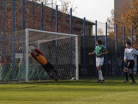 ČTYŘI TREFY. Admira porazila Loko Vltavín vysoko 4:0.