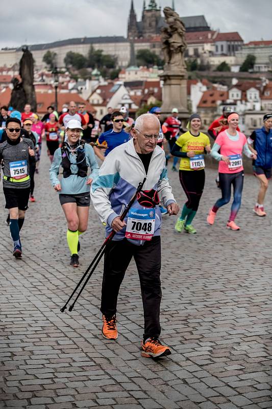 Centrem Prahy proběhlo 5. května 2019 při pražském Pražském maratonu 10 600 bězců.