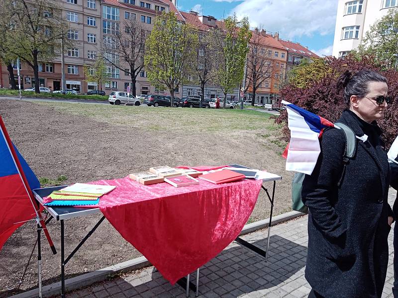 Na náměstí Interbrigády v Praze, kde stával pomník sovětského maršala Koněva, se potkali sympatizanti i odpůrci současného Ruska.