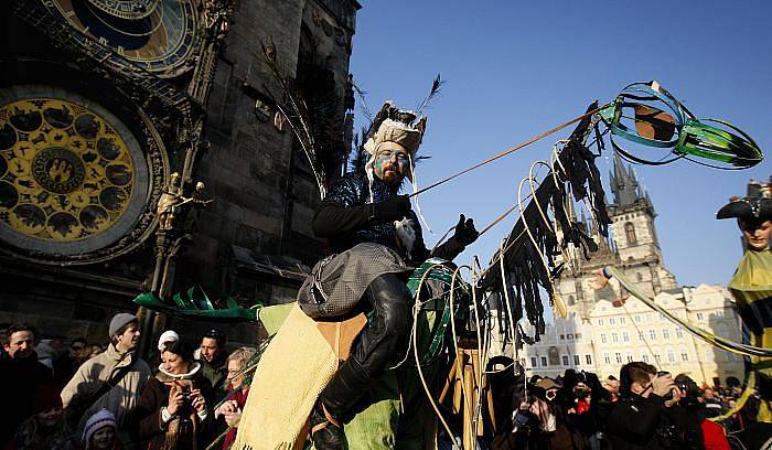 V rámci karnevalové slavnosti Carnevale Praha se 26. února na Staroměstském náměstí v Praze konalo setkání masek.