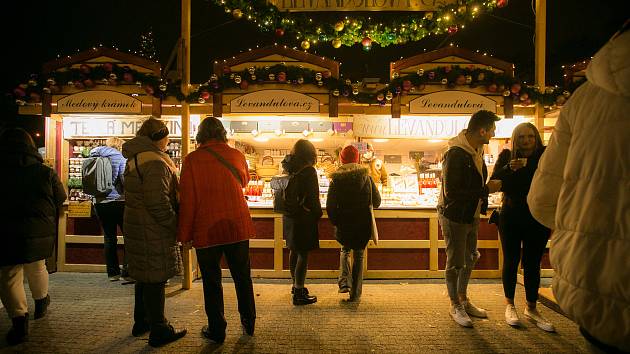 Vánoční trhy na Náměstí Míru v Praze. V letošním roce se kvůli vládním nařízením neuskuteční…
