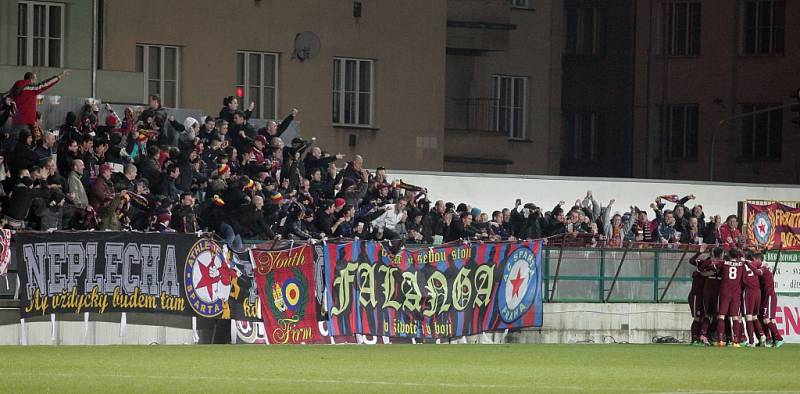 18. kolo první fotbalové ligy: Bohemians 1905 - Sparta Praha 1:2 (1:1). 