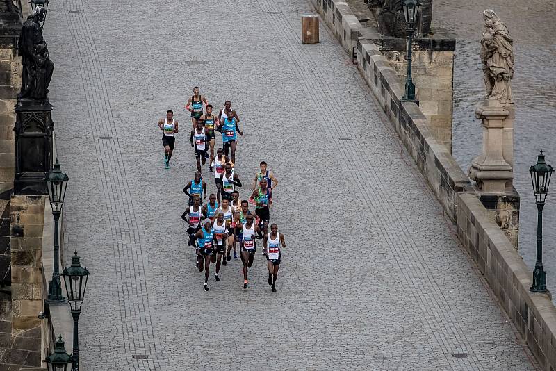 Centrem Prahy proběhlo 5. května 2019 při pražském Pražském maratonu 10 600 bězců.