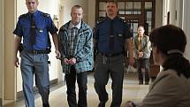 Obžalovaný Martin Štolf se před odvolacím senátem dočkal zmírnění trestu za pokus o vraždu o dva roky.