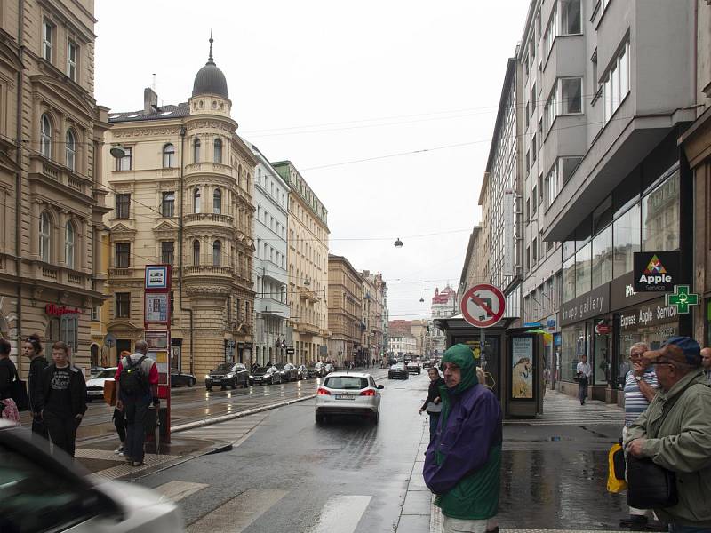 Revoluční ulice před rekonstrukcí.