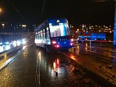 V ulici Myslbekova vykolejila tramvaj.