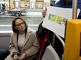 Pražská primátorka Adriana Krnáčová představila novou kartu pro Městskou hromadnou dopravu v Praze, která nahradí opencard a bude se jmenovat Lítačka. Pro tento název se v průzkumu, který si magistrát zadal, vyslovilo 52,56 procenta lidí.