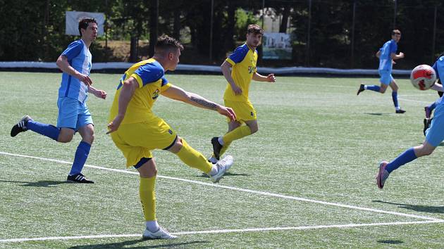 Fotbalisté Újezdu doma uhráli ve 28. divizním kole domácí bezbrankovou remízu s Neratovicemi.