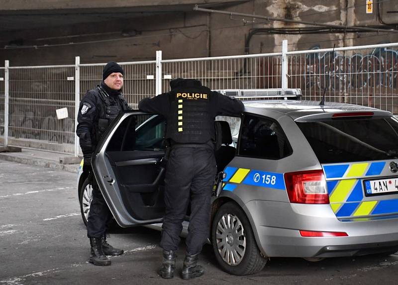 Policie vyšetřuje pobodání cizince nožem.