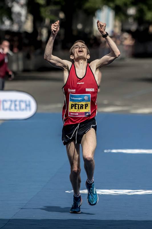 Pražský maraton se uskutečnil 7. května v Praze. Na snímku první Čech Petr Pechek.