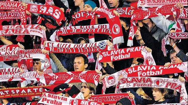 DNES TO VYPUKNE. Příznivci fotbalové Slavie se dočkali. Dnešním duelem se Steauou Bukurešť vstupuje jejich klub do prestižní Ligy mistrů.