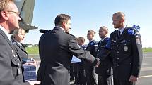 Po ročním působení v misi EULEX přistálo v sobotu na letišti v pražských Kbelích sedm českých policistů, kteří působili v Kosovu