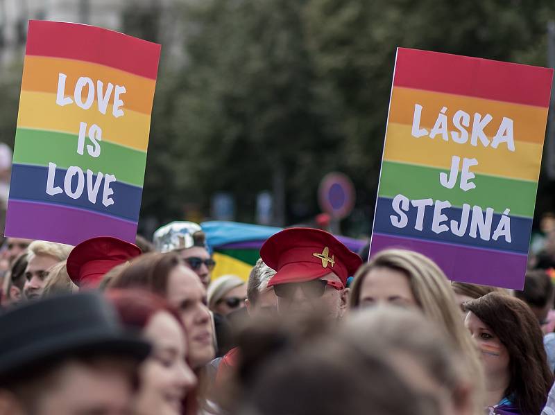 Průvod hrdosti gayů, leseb, bisexuálů, translidí (LGBT) Prague Pride prošel Prahou.