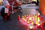 Na různých místech v Praze si lidé v úterý 18. prosince 2012 připomněli první výročí úmrtí Václava Havla.