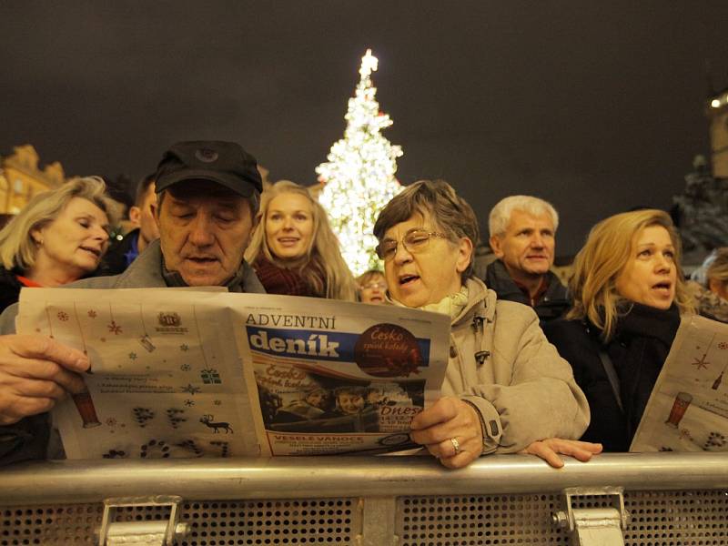 Česko zpívá koledy na Staroměstském náměstí. 