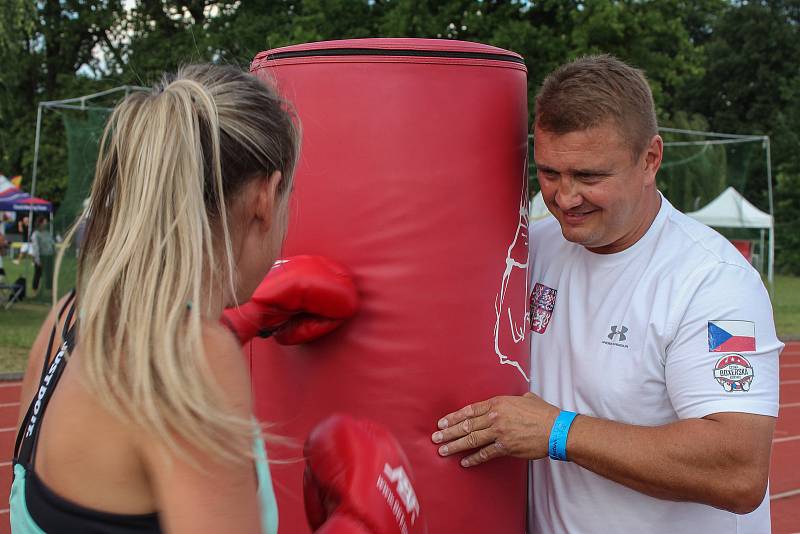 Trénink v olympijském parku vedli boxeři z oddílu Pražský Rohovník, trenér Michal Soukup, mládežníci Adam Marcin a Samuel Klabeneš.