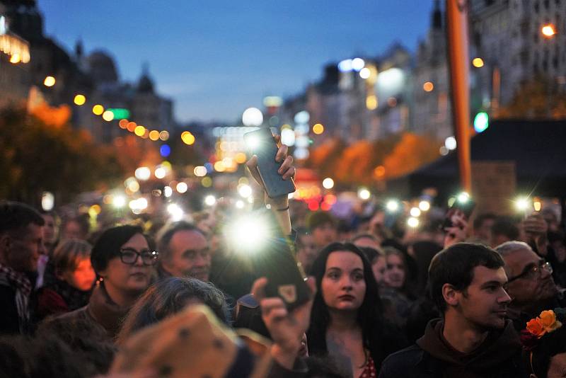 Z demonstrace Společně proti nenávisti k uctění památky obětí střeleckého útoku v Bratislavě