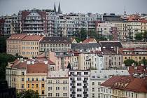 Podle realitních kanceláří, které oslovil Deník, by například v Praze nájemné mělo za rok vzrůst až o dvacet procent, v menších městech se očekává nárůst kolem deseti procent.