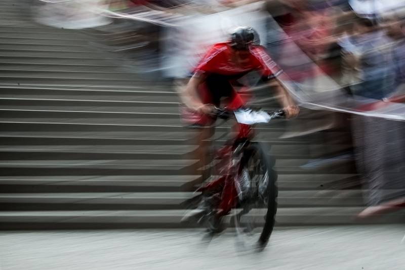 Tradiční cyklistický závod Pražské schody proběhl 17. května na pražské Malé Straně.