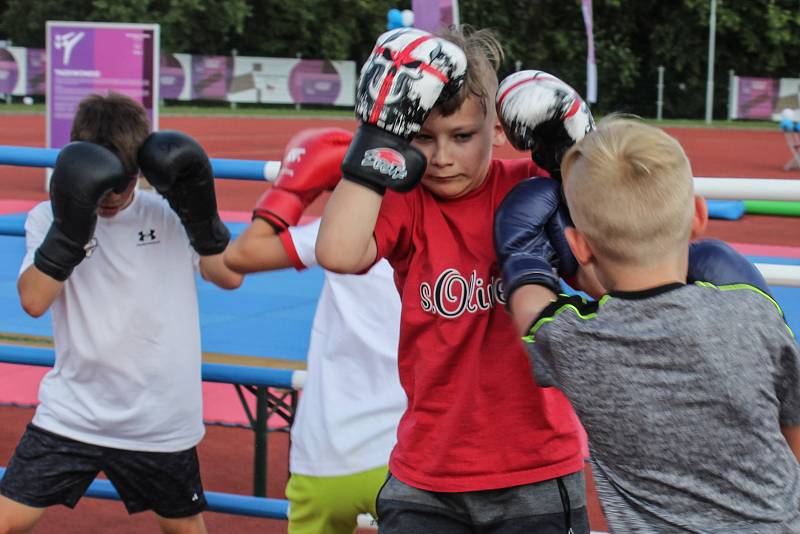 Trénink v olympijském parku vedli boxeři z oddílu Pražský Rohovník, trenér Michal Soukup, mládežníci Adam Marcin a Samuel Klabeneš.