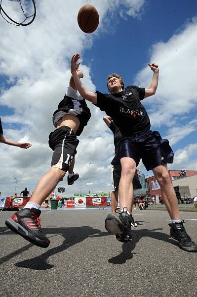 Finále turnaje Českého streetbalového poháru v Praze na Černém Mostě.