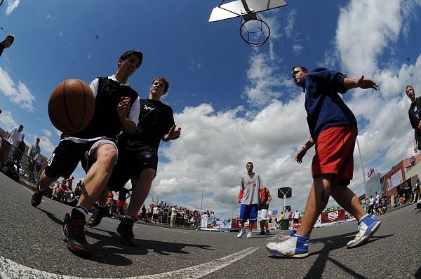 Finále turnaje Českého streetbalového poháru v Praze na Černém Mostě.