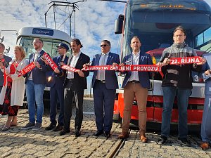 Ze zahájení provozu a slavnostní jízdy na nové tramvajové trati Divoká Šárka – Dědina.