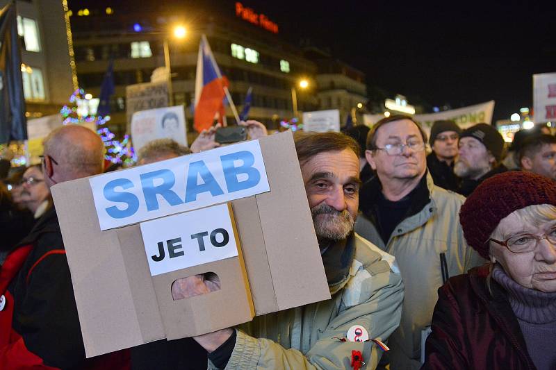 Demonstrace za odstoupení Andreje Babiše na Václavském náměstí v Praze - 10. prosince 2019