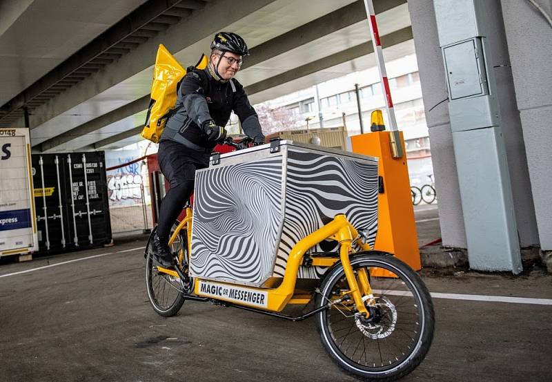 Do centra Prahy vyjela nákladní elektrokola. Hlavní město otevřelo první cyklodepo pro rozvoz zásilek.