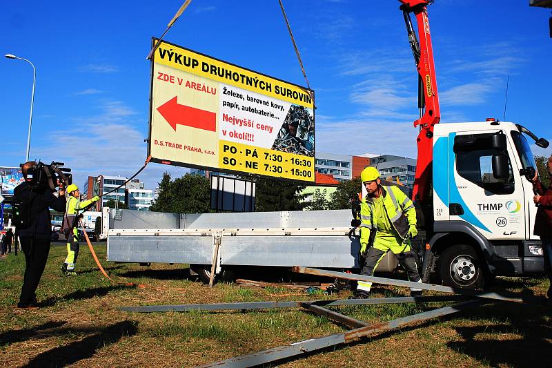 Během prvního záříjového víkendu roku 2020 byly z pražských ulic odstraněny přes dvě desítky billboardů. Jednalo se o nelegální reklamní plochy, které v Praze vyrostly v posledních dvou týdnech.