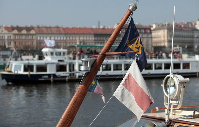 Den Vltavy na pražské náplavce 21. března.
