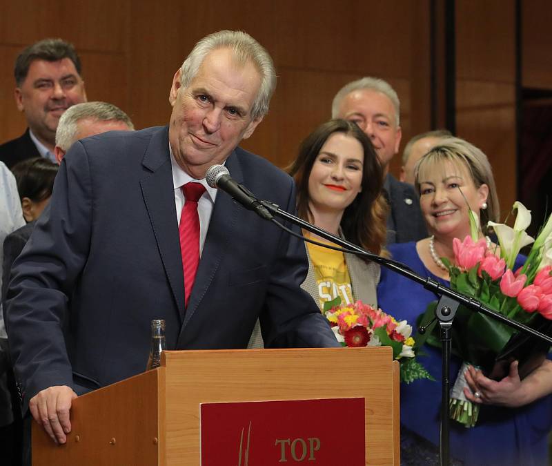 Štáb prezidenta Miloše Zemana v Top hotelu Praha. Prezident Miloš Zeman obhájil.