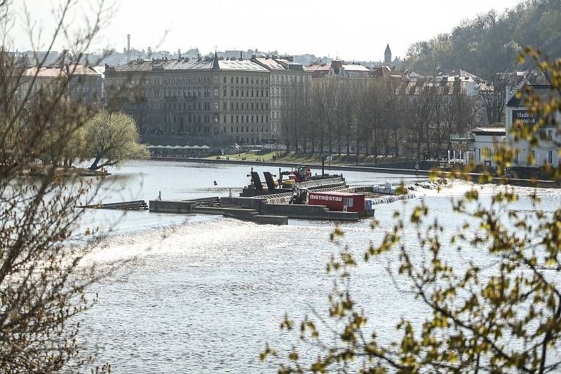 Oprava staroměstského jezu