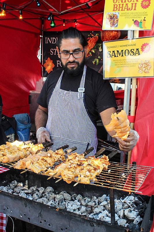 Festival Zažij Indii u stanice metra Anděl.